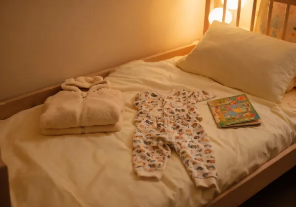 Toddler wearable blanket routine